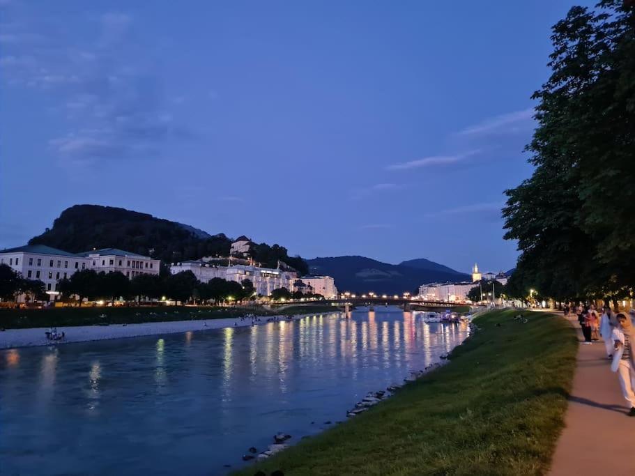 Neu, Zentral, Schoen, Bergblick, Suedterrasse ไฟรลาสซิง ภายนอก รูปภาพ